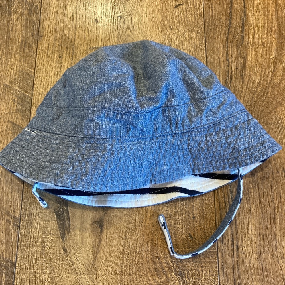 GAP Reversible Bucket Hat